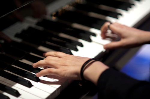 Tegan from Tegan & Sara playing the piano